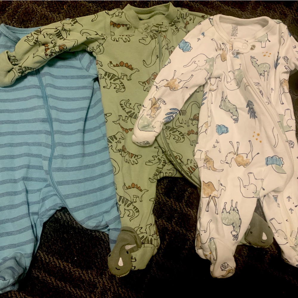 Newborn clothing lot